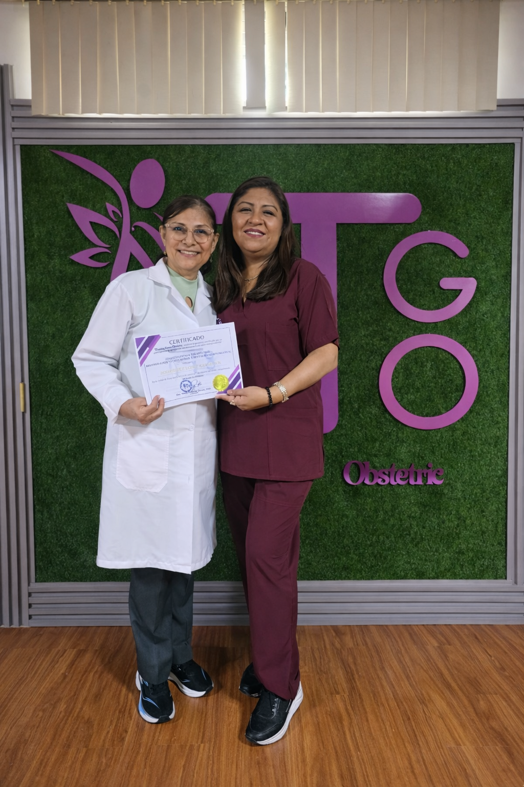 Entrega de certificados en Training Gineco Obstetric